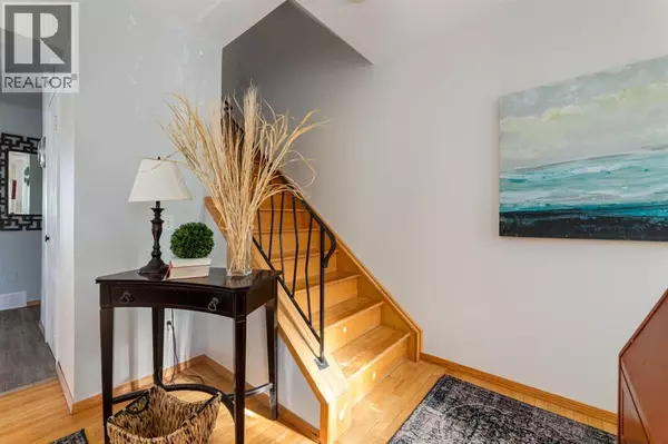 Calgary, AB T2H1V9,90 Allandale Close SE