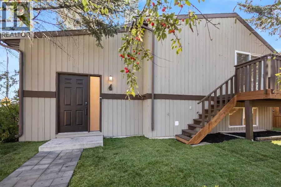 4 Cedarwood Rise SW, Calgary, AB T2W3H9