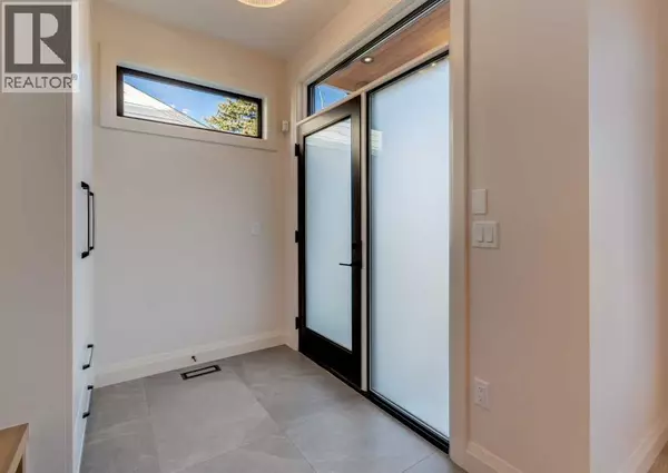 Calgary, AB T3E2X7,2231 35 Street SW