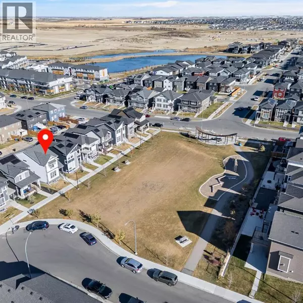 18 Amblehurst Path NW, Calgary, AB T3P1W8