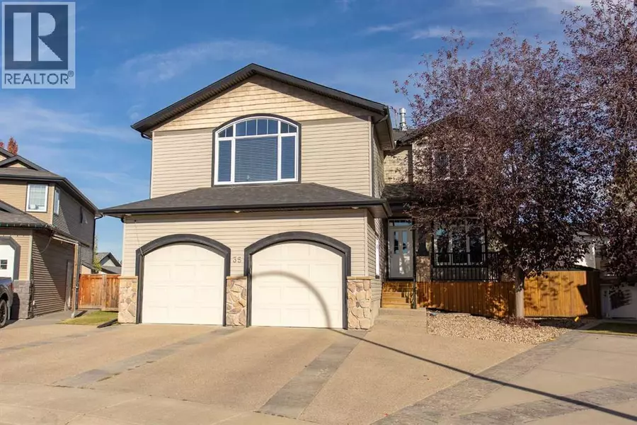 35 Woodrow Close, Red Deer, AB T4N7G1