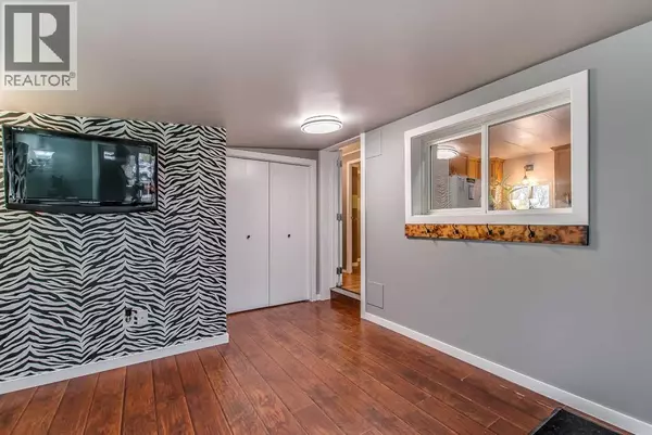 Medicine Hat, AB T1A7Z5,267 Fleet Street SW