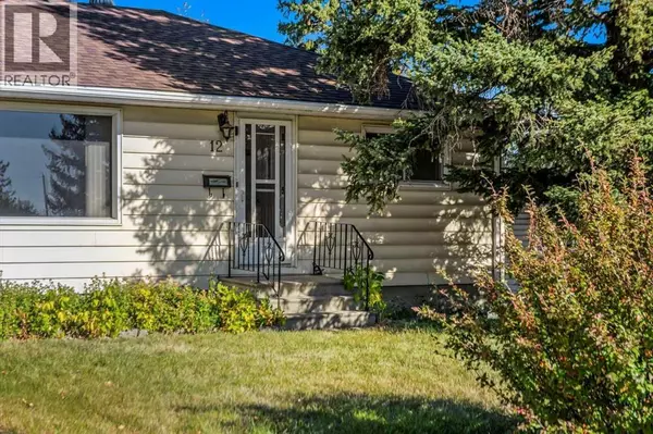 Calgary, AB T2K3A9,12 Thorncliffe Crescent NW