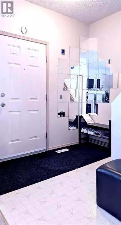Calgary, AB T2Y3G2,12 Shawbrooke Court SW