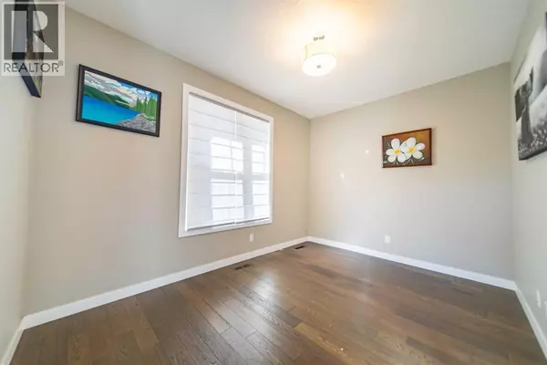 Calgary, AB T3E3L5,3524 41 Street SW