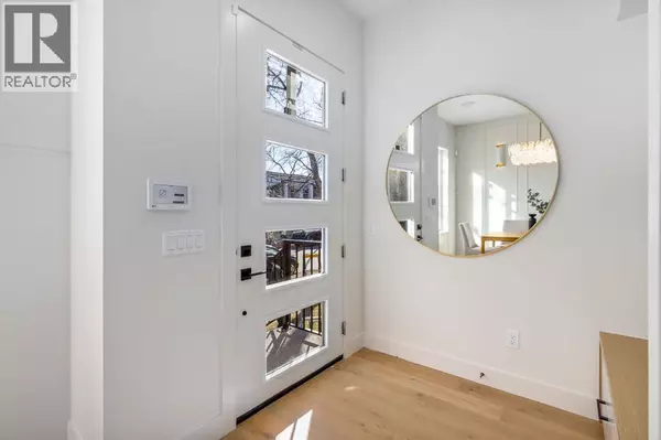 Calgary, AB T2N2B3,727 15 Street NW