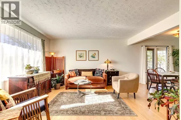 Calgary, AB T3C3L6,4736 Worcester Drive SW