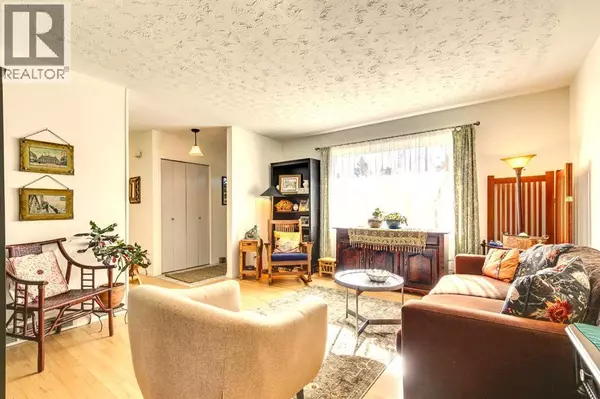 Calgary, AB T3C3L6,4736 Worcester Drive SW