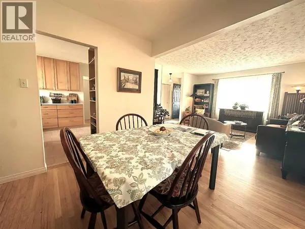 Calgary, AB T3C3L6,4736 Worcester Drive SW