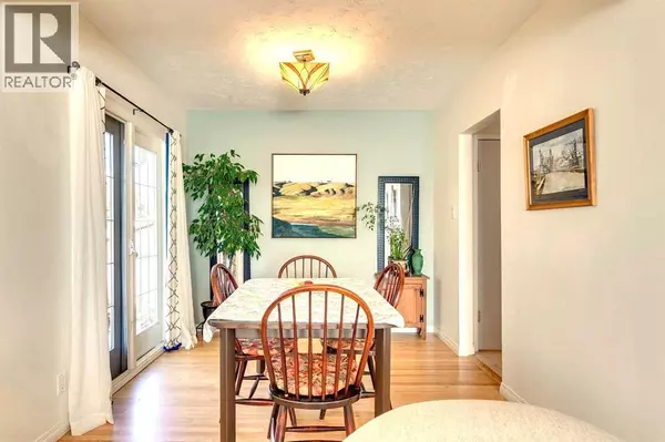 Calgary, AB T3C3L6,4736 Worcester Drive SW