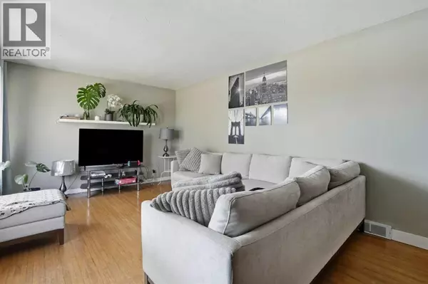 Calgary, AB T3E3B2,2615 37 Street SW