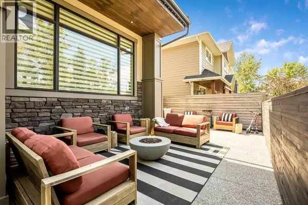 Calgary, AB T3C3J8,68 White Oak Crescent SW