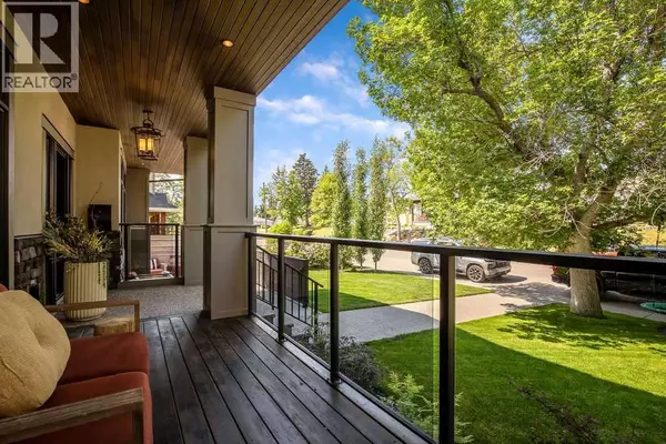 Calgary, AB T3C3J8,68 White Oak Crescent SW