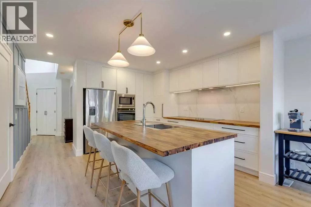 Calgary, AB T3L1Y5,254 Scenic View Close NW