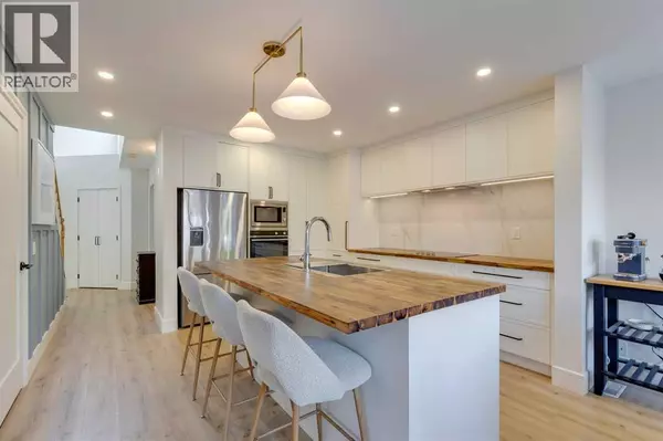 254 Scenic View Close NW, Calgary, AB T3L1Y5