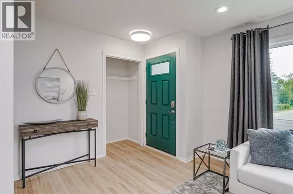 Calgary, AB T2V3A7,52 Hogarth Crescent SW