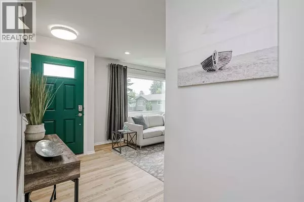 Calgary, AB T2V3A7,52 Hogarth Crescent SW
