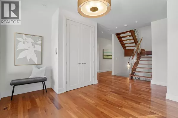 Calgary, AB T2V2C7,1403 Beverley Place SW