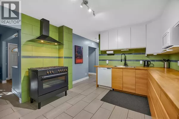 7932 36 Avenue NW, Calgary, AB T3B1V7