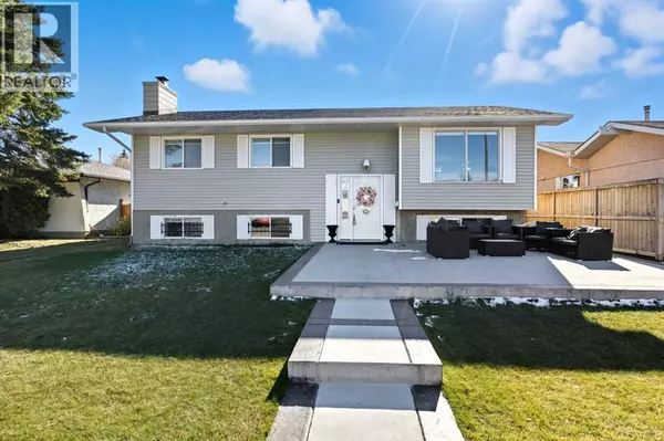 211 Pinetree Place NE, Calgary, AB T1Y1M2
