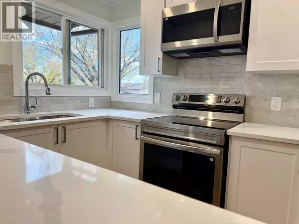 Calgary, AB T3K1P2,77, 115 Bergen Road NW