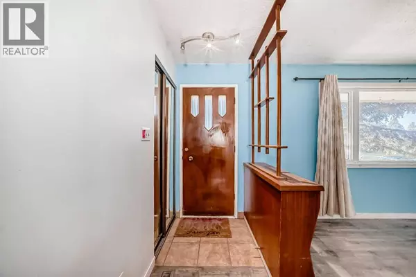 Calgary, AB T2H1W3,808 Avonlea Place SE