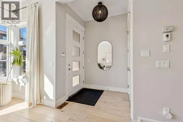 Calgary, AB T2T4B9,2620 15A Street SW