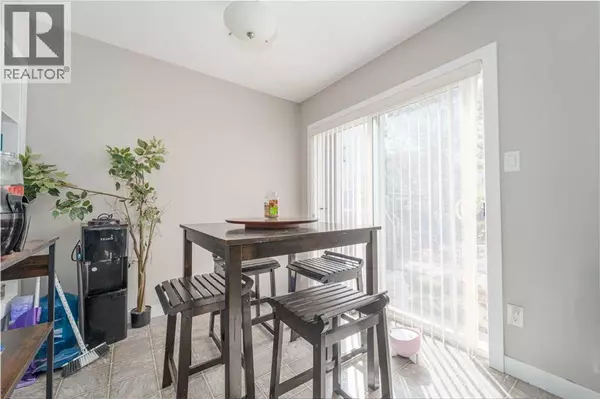 Lethbridge, AB T1J4J9,5, 221 Silkstone Road W