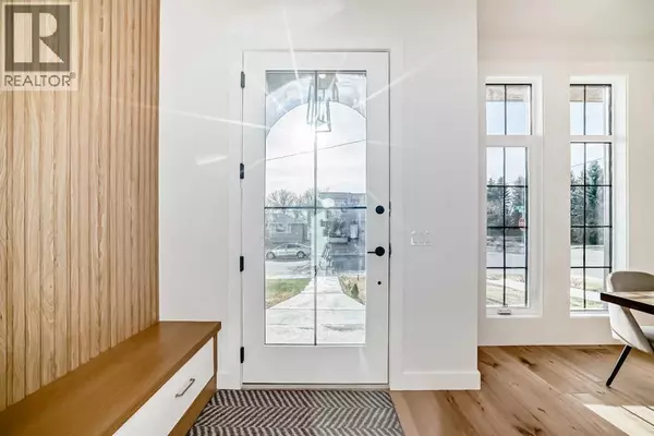 Calgary, AB T2T6N7,2048 41 Avenue SW