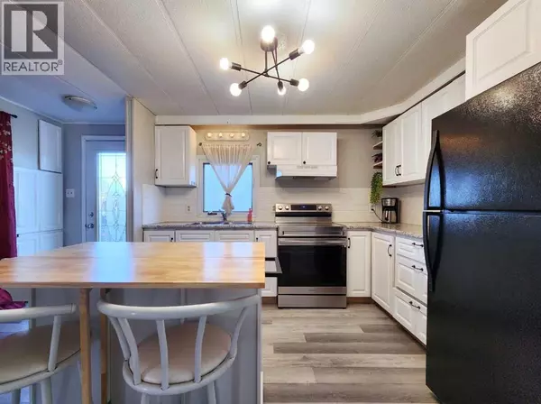 34 Willow Road W, Claresholm, AB T0L0T0