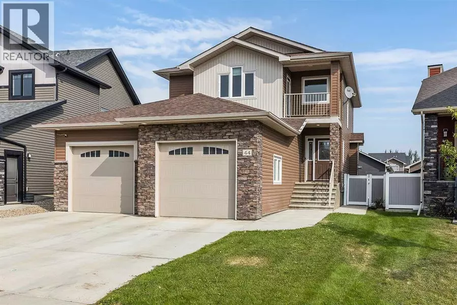 44 Hamptons Crescent SE, Medicine Hat, AB T1B0N7