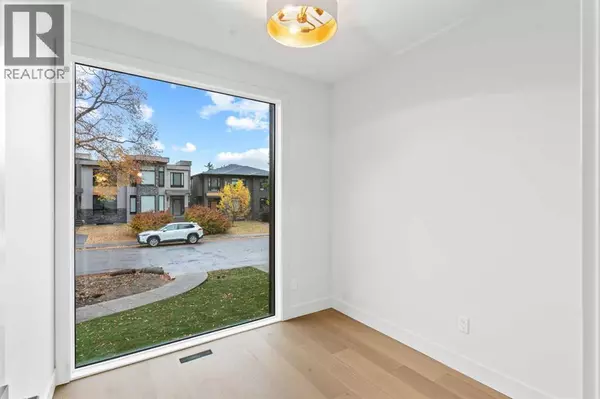 Calgary, AB T2T4Z1,2519 19A Street SW
