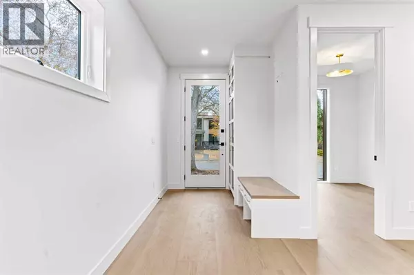 Calgary, AB T2T4Z1,2519 19A Street SW