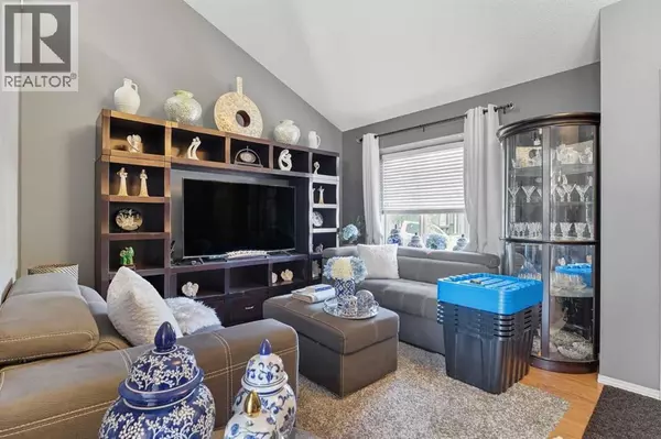 Airdrie, AB T4B3L3,824 Luxstone Square SW