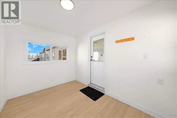 Calgary, AB T2B3E1,210 Erin woods Circle SE