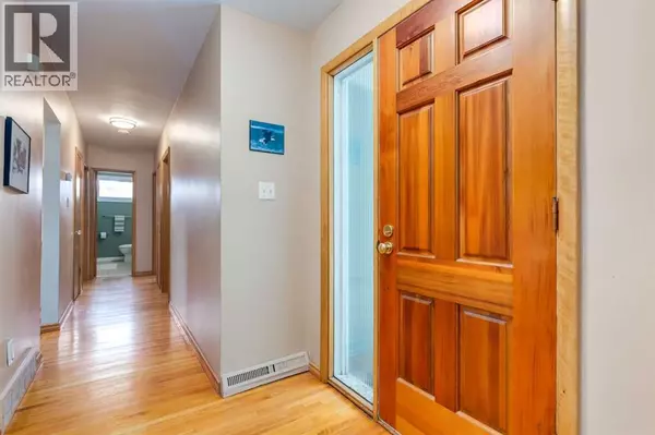 Calgary, AB T2K1Y1,48 Chancellor Way NW