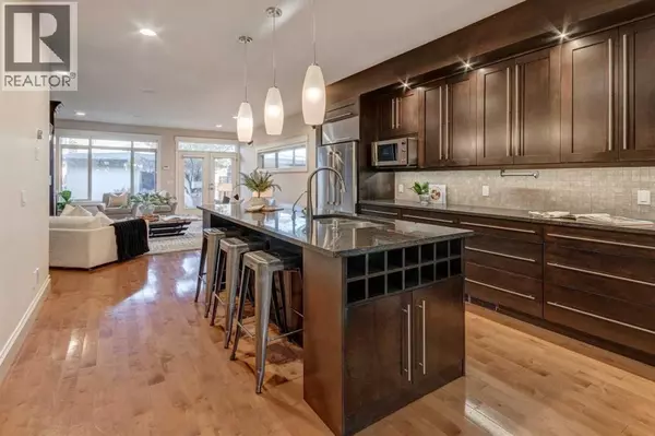 Calgary, AB T2T2V4,2046 49 Avenue SW