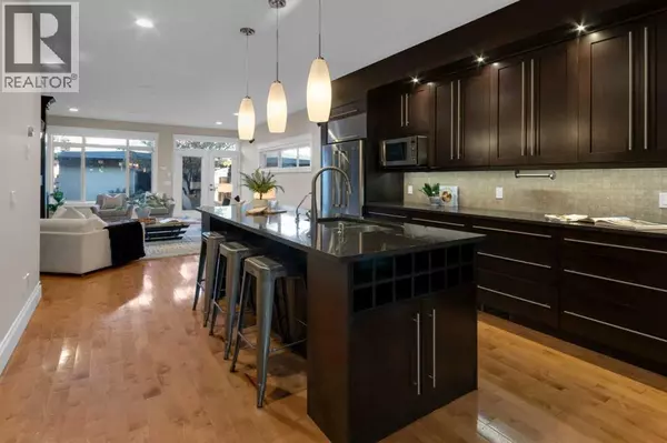 Calgary, AB T2T2V4,2046 49 Avenue SW