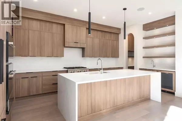 Calgary, AB T2M0V1,716 18 Avenue NW