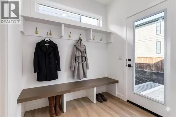 Calgary, AB T3E0H3,2520 21 Avenue SW