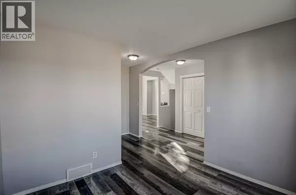 Calgary, AB T2Y4J6,61 Everstone Avenue SW