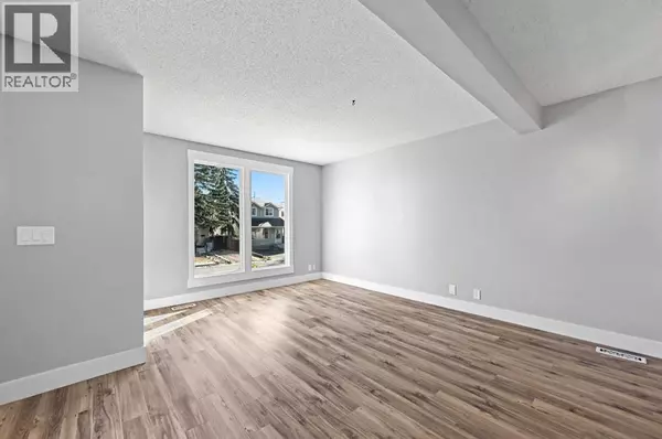 Calgary, AB T3J1Y6,128 Castlegreen Close NE