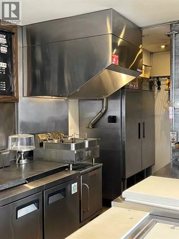 Calgary, AB T2M3M7,1702 12 Street NW