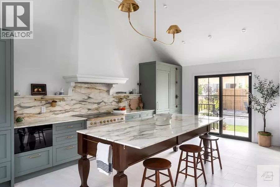 1011 Lake Wapta Way SE, Calgary, AB T2J2N8