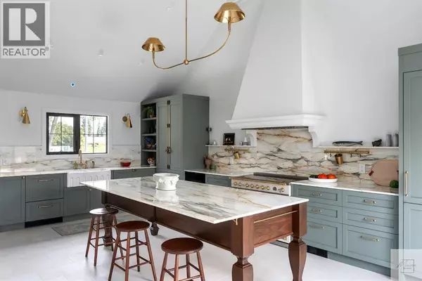 Calgary, AB T2J2N8,1011 Lake Wapta Way SE