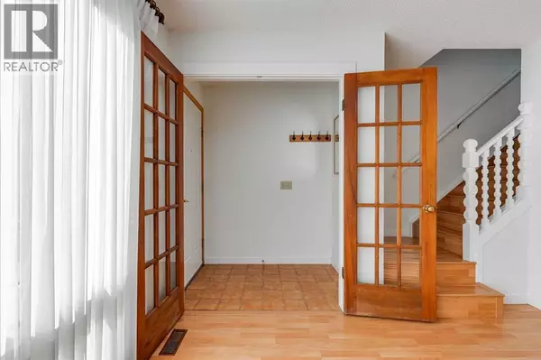 Calgary, AB T2W5W2,76 Woodstock Road SW