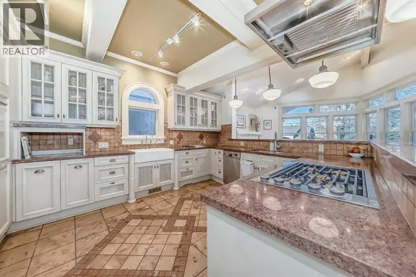 342 SUPERIOR Avenue SW, Calgary, AB T3C2J2