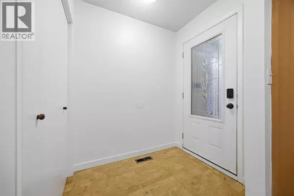 Calgary, AB T3B4W5,8, 803 Varsity Estates Drive NW