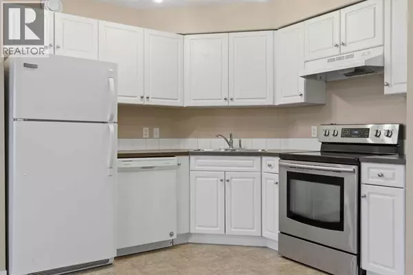 Calgary, AB T2A7Z4,203, 2000 Applevillage Court SE