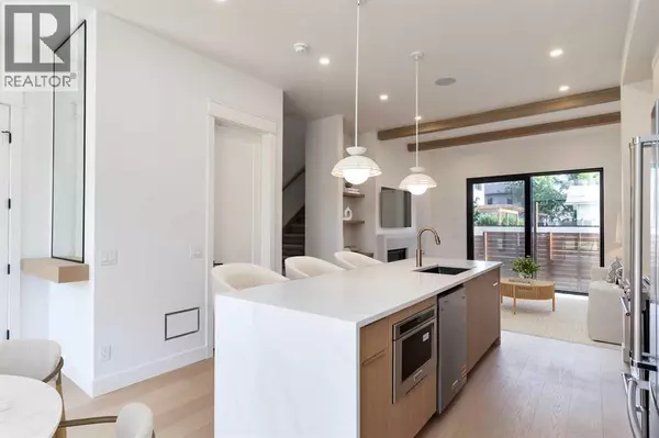 Calgary, AB T3E8A2,4309 32 Avenue SW